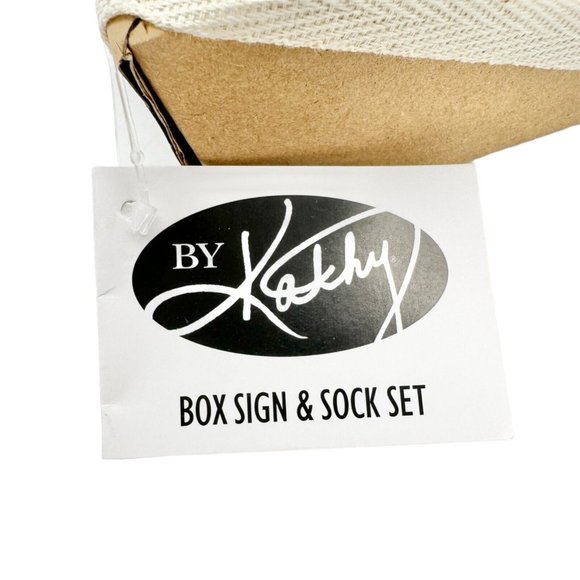 Primitives by Kathy Box Sign & Sock Set Sign 4.5 x 3 Brown I Teach Socks One Siz - Picture 3 of 4